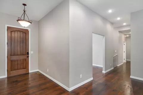 Entry Way - 2342 W Darby St, Springfield, MO 65810 photo 1 of 3