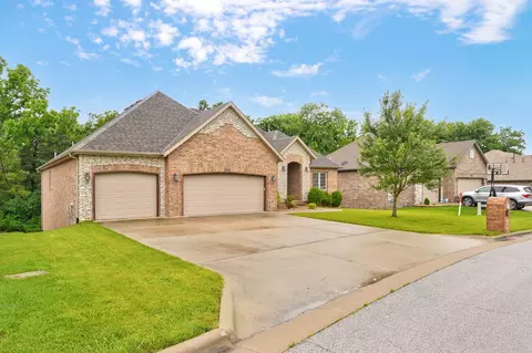 Exterior - 2342 W Darby St, Springfield, MO 65810 photo 3 of 12