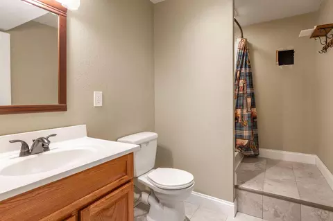 Bath - 35 Hilltop Ln, Branson, MO 65616 photo 3 of 3