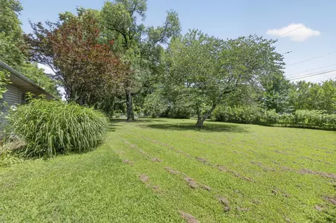 Exterior - 2406 E Broadmoor St, Springfield, MO 65804 photo 6 of 9
