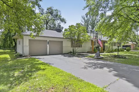Exterior - 2406 E Broadmoor St, Springfield, MO 65804 photo 3 of 9