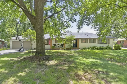 Exterior - 2406 E Broadmoor St, Springfield, MO 65804 photo 2 of 9