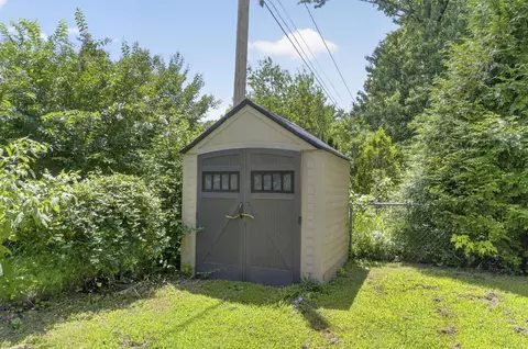 Exterior - 2406 E Broadmoor St, Springfield, MO 65804 photo 7 of 9