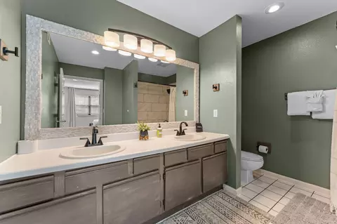 Bath - 146 Bunker Ridge Dr #10, Branson, MO 65616 photo 1 of 3