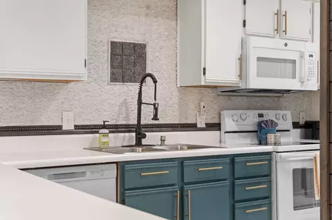 Kitchen - 146 Bunker Ridge Dr #10, Branson, MO 65616 photo 4 of 4