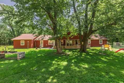 709 N High St, Stockton, MO 65785