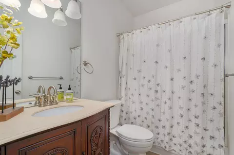 Bath - 4868 E Utica St, Springfield, MO 65809 photo 5 of 8