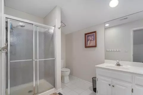 Bath - 4868 E Utica St, Springfield, MO 65809 photo 6 of 8