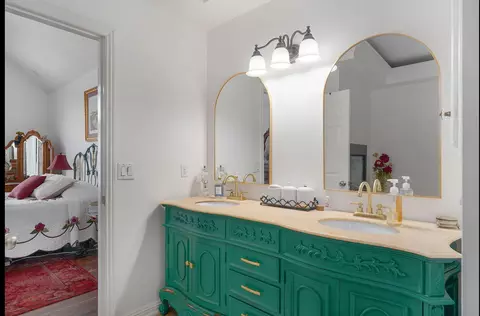 Bath - 4868 E Utica St, Springfield, MO 65809 photo 4 of 8