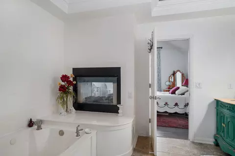 Bath - 4868 E Utica St, Springfield, MO 65809 photo 3 of 8