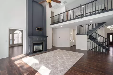 Living - 4868 E Utica St, Springfield, MO 65809 photo 3 of 12