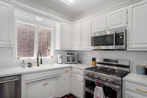 Kitchen - 4868 E Utica St, Springfield, MO 65809 photo 4 of 6