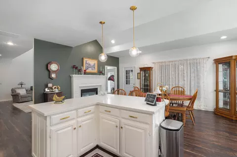 Kitchen - 4868 E Utica St, Springfield, MO 65809 photo 5 of 6
