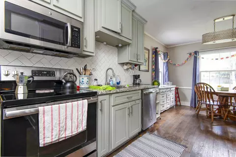 Kitchen - 1460 E Grand St, Springfield, MO 65804 photo 3 of 3