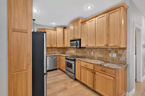 Kitchen - 5079 E Farm Road 122, Springfield, MO 65802 photo 2 of 3