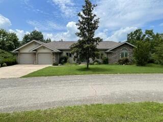 20 Redbud Ln, Kimberling City, MO 65686