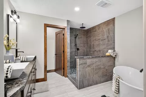 Bath - 1230 E 567th Rd, Willard, MO 65781 photo 2 of 10