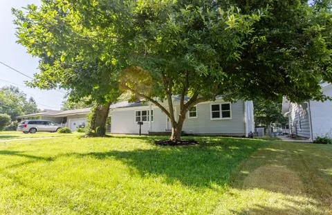 Exterior - 1318 E Cozy St, Springfield, MO 65804 photo 2 of 8