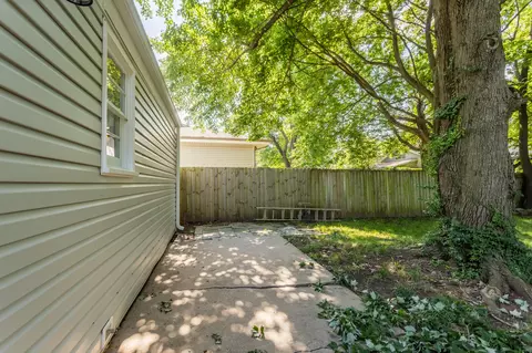 Exterior - 1318 E Cozy St, Springfield, MO 65804 photo 4 of 8