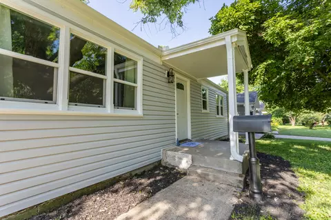 Exterior - 1318 E Cozy St, Springfield, MO 65804 photo 3 of 8