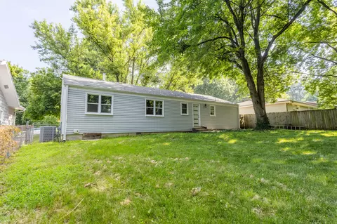 Exterior - 1318 E Cozy St, Springfield, MO 65804 photo 5 of 8