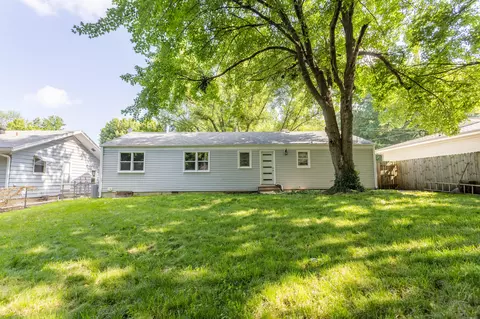 Exterior - 1318 E Cozy St, Springfield, MO 65804 photo 6 of 8