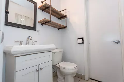 Bath - 1318 E Cozy St, Springfield, MO 65804 photo 2 of 2