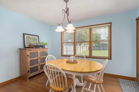 Dining - 4668 S Warren Rd, Springfield, MO 65810 photo 2 of 2