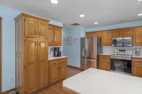 Kitchen - 4668 S Warren Rd, Springfield, MO 65810 photo 4 of 4