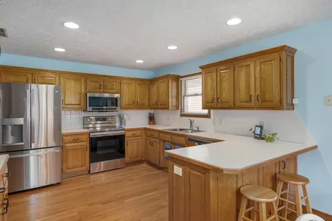 Kitchen - 4668 S Warren Rd, Springfield, MO 65810 photo 3 of 4