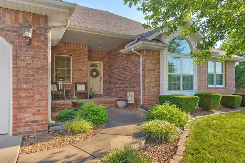 Exterior - 4668 S Warren Rd, Springfield, MO 65810 photo 3 of 11