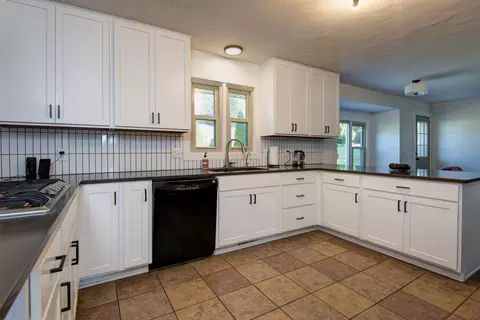 Kitchen - 1433 S Charing Rd, Springfield, MO 65809 photo 2 of 4