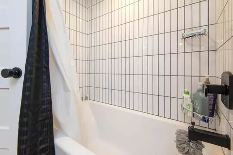 Bath - 1433 S Charing Rd, Springfield, MO 65809 photo 3 of 4