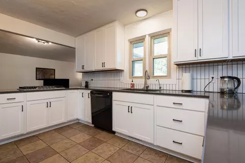 Kitchen - 1433 S Charing Rd, Springfield, MO 65809 photo 3 of 4
