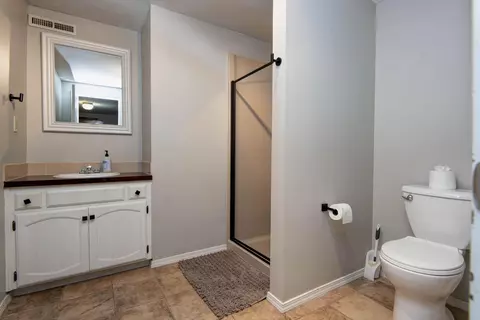 Bath - 1433 S Charing Rd, Springfield, MO 65809 photo 4 of 4