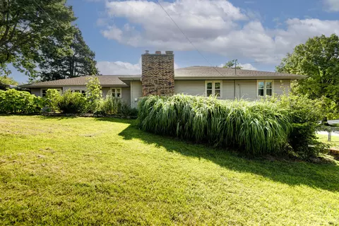 Exterior - 1433 S Charing Rd, Springfield, MO 65809 photo 6 of 8