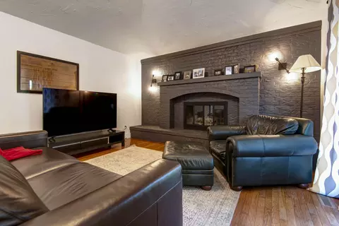 Living - 1433 S Charing Rd, Springfield, MO 65809 photo 1 of 4