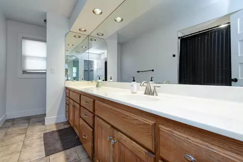 Bath - 1433 S Charing Rd, Springfield, MO 65809 photo 1 of 4