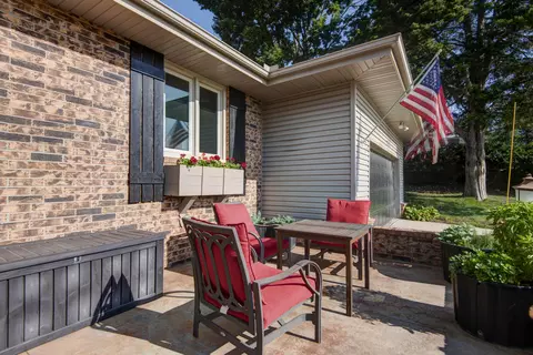 Exterior - 1433 S Charing Rd, Springfield, MO 65809 photo 3 of 8