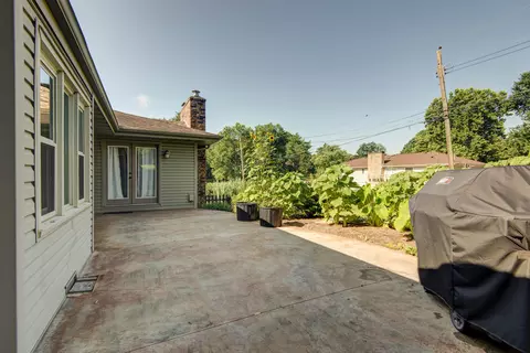 Exterior - 1433 S Charing Rd, Springfield, MO 65809 photo 8 of 8