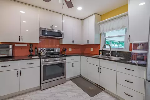 Kitchen - 405 Watson St, Willard, MO 65781 photo 2 of 3