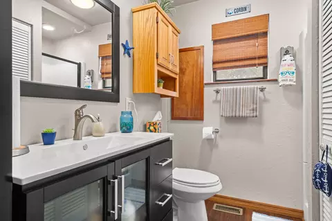 Bath - 88 Montgomery Cir, Branson West, MO 65737 photo 1 of 1