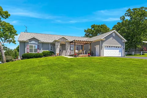 710 Lake Ranch Rd, Kissee Mills, MO 65680