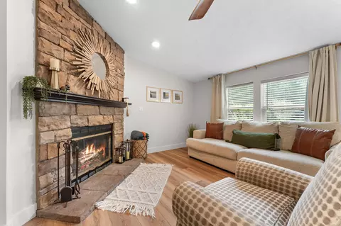 Living - 750 Lake Rd, Shell Knob, MO 65747 photo 2 of 3