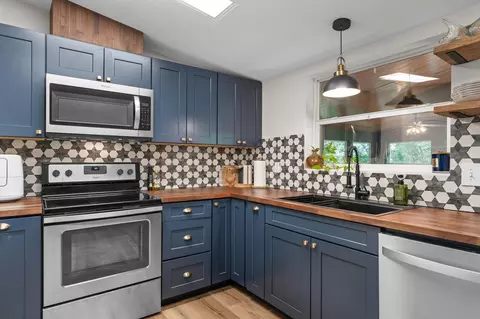 Kitchen - 750 Lake Rd, Shell Knob, MO 65747 photo 3 of 3