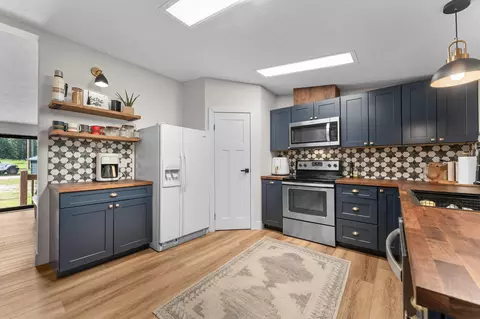 Kitchen - 750 Lake Rd, Shell Knob, MO 65747 photo 2 of 3