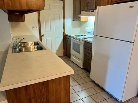 Kitchen - 518 E 520 E Jewett Pl, Springfield, MO 65807 photo 4 of 4