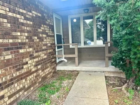 Exterior - 518 E 520 E Jewett Pl, Springfield, MO 65807 photo 6 of 7