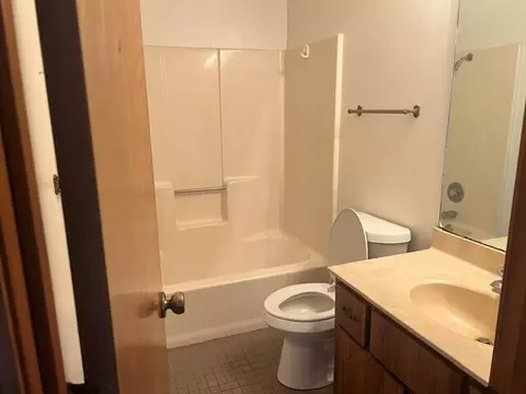 Bath - 518 E 520 E Jewett Pl, Springfield, MO 65807 photo 2 of 2