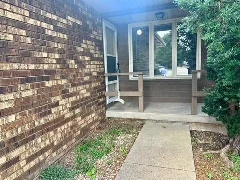 Exterior - 518 E 520 E Jewett Pl, Springfield, MO 65807 photo 3 of 7